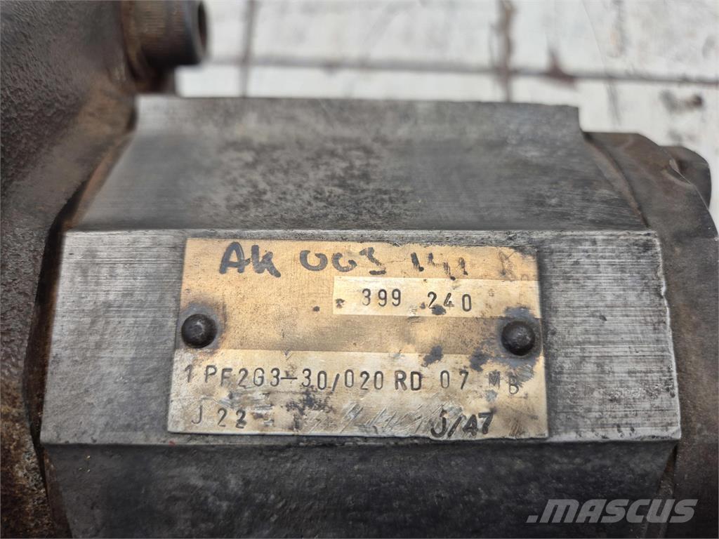  Gear pump Crane parts and equipment