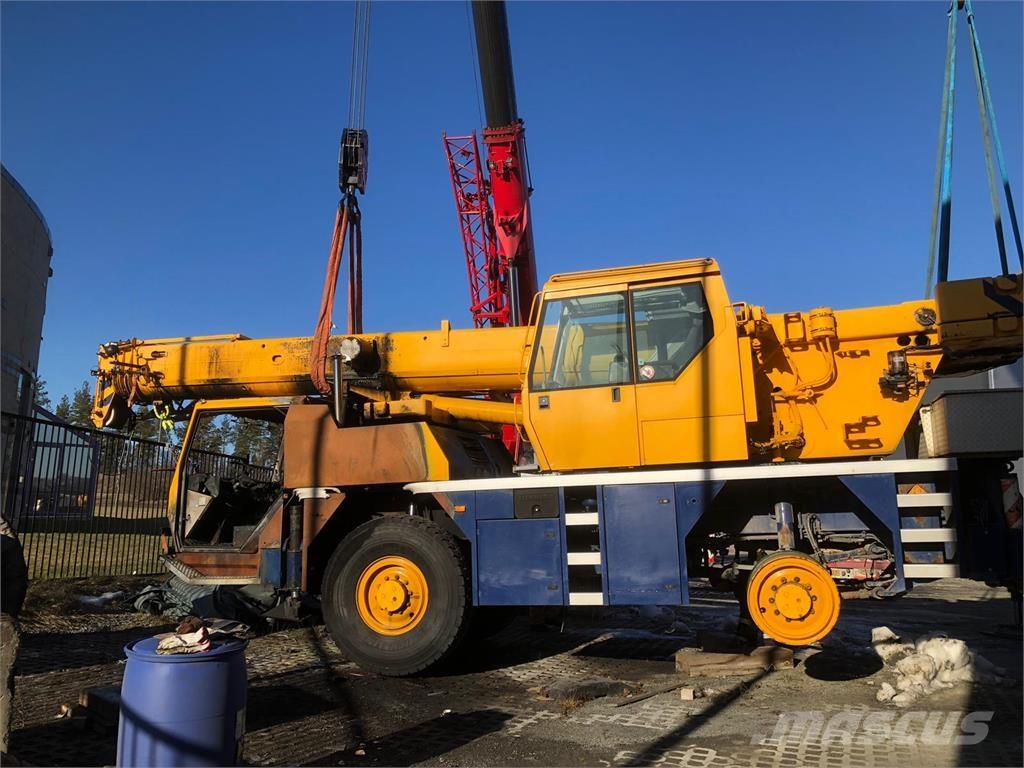 Liebherr LTM 1030-2 All terrain cranes
