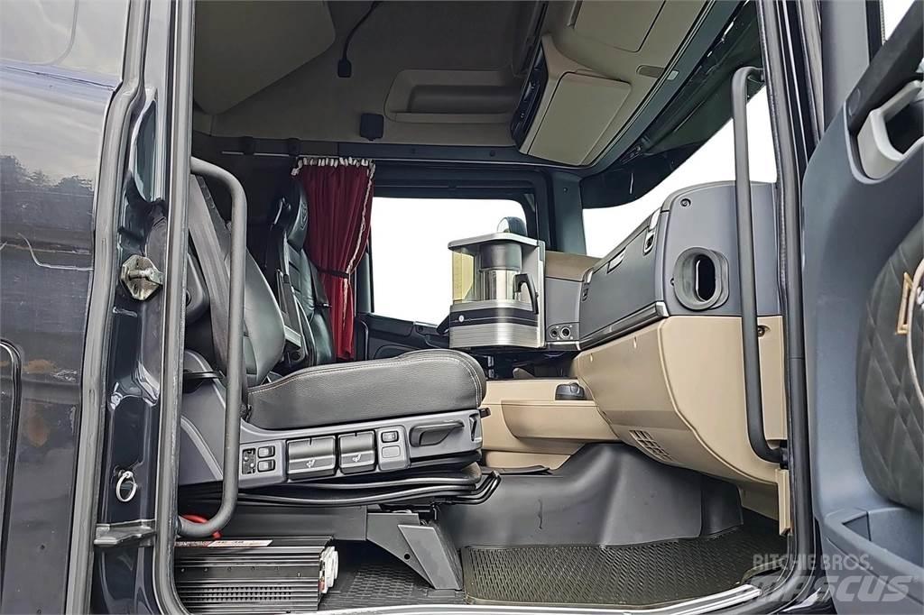Scania R580 Box body trucks