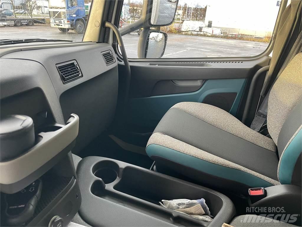 Volvo FM 330 Temperature controlled trucks