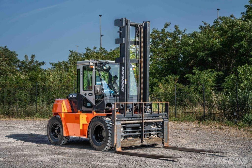 Doosan D 90-S-7 Diesel trucks