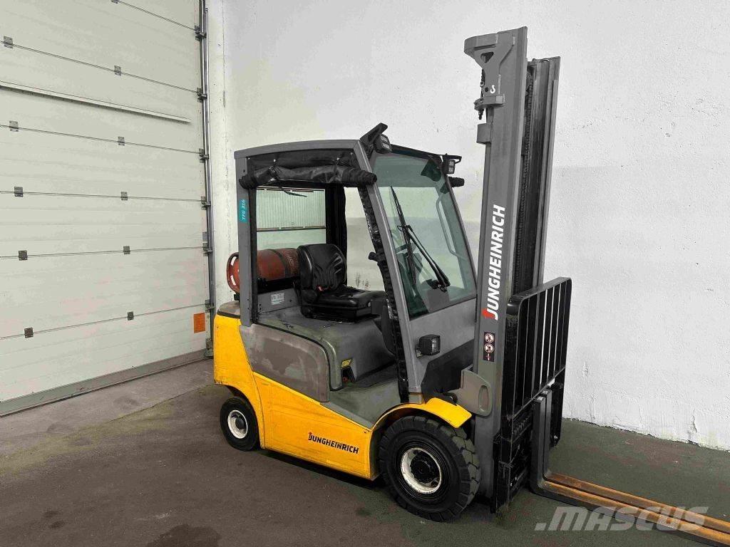 Jungheinrich TFG 316 LPG trucks