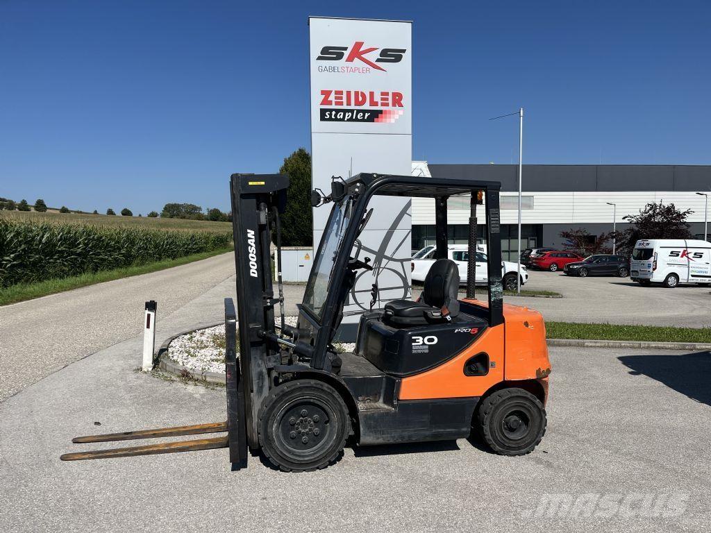 Doosan D30S-5 Diesel trucks