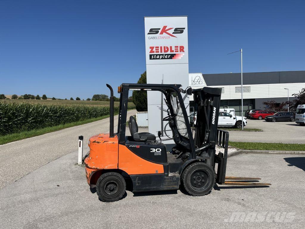 Doosan D30S-5 Diesel trucks