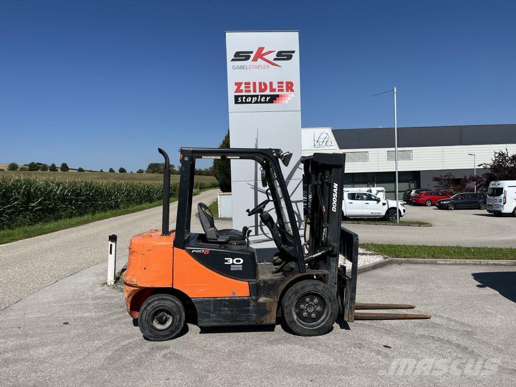 Doosan D30S-5 Diesel trucks