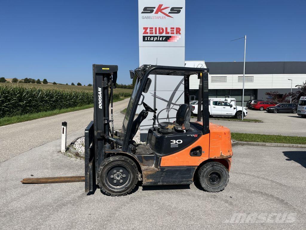 Doosan D30S-5 Diesel trucks