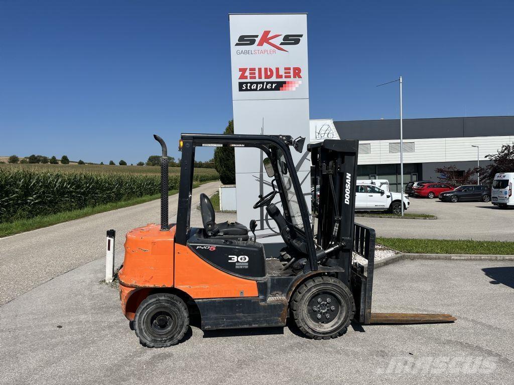 Doosan D30S-5 Diesel trucks