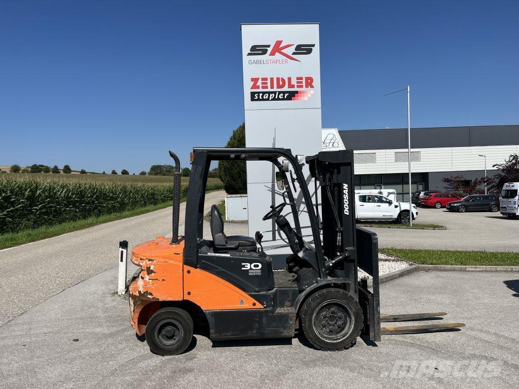 Doosan D30S-7 Diesel trucks