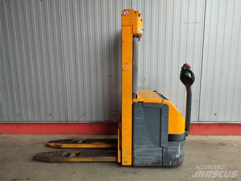Jungheinrich EJC216 Pedestrian stacker