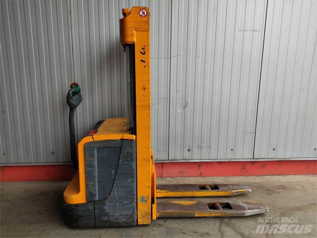 Jungheinrich EJC216 Pedestrian stacker