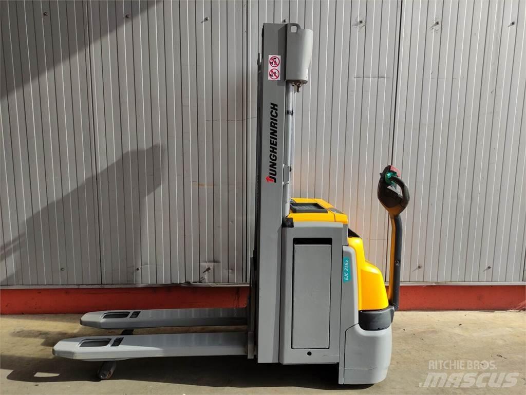 Jungheinrich EJC216z Pedestrian stacker