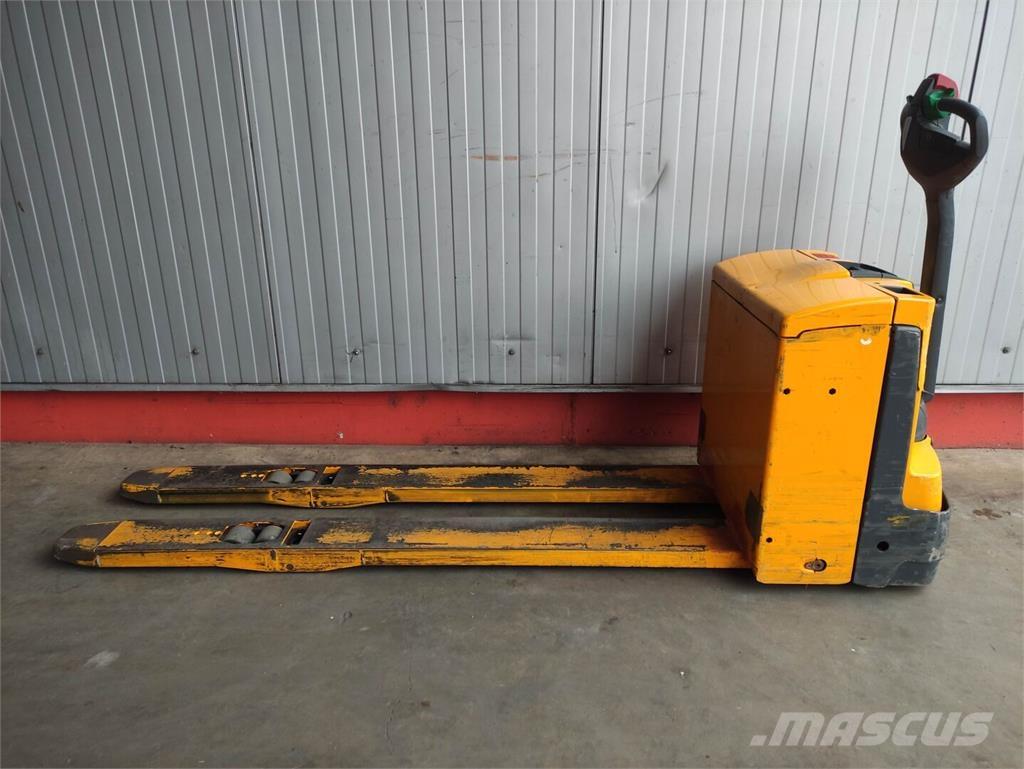 Jungheinrich EJE 120 Low lifter