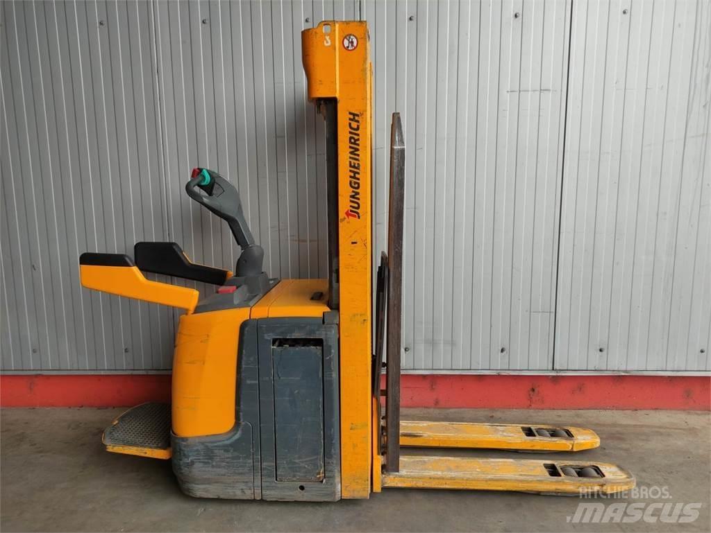Jungheinrich ERC 214 Z Pedestrian stacker