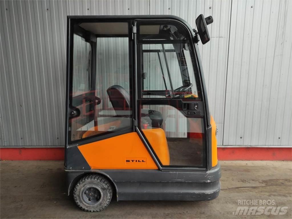Still R06-06 Towing trucks