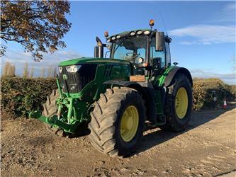 John Deere 6215R