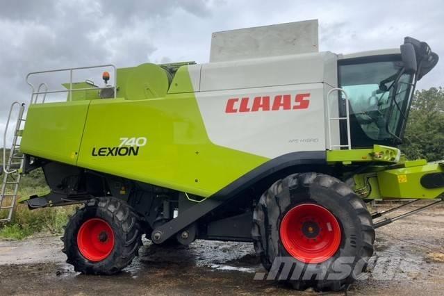 CLAAS Lexion 740 Combine harvesters