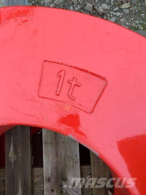 Fendt 2 x 1000kg wheel weights Other tractor accessories