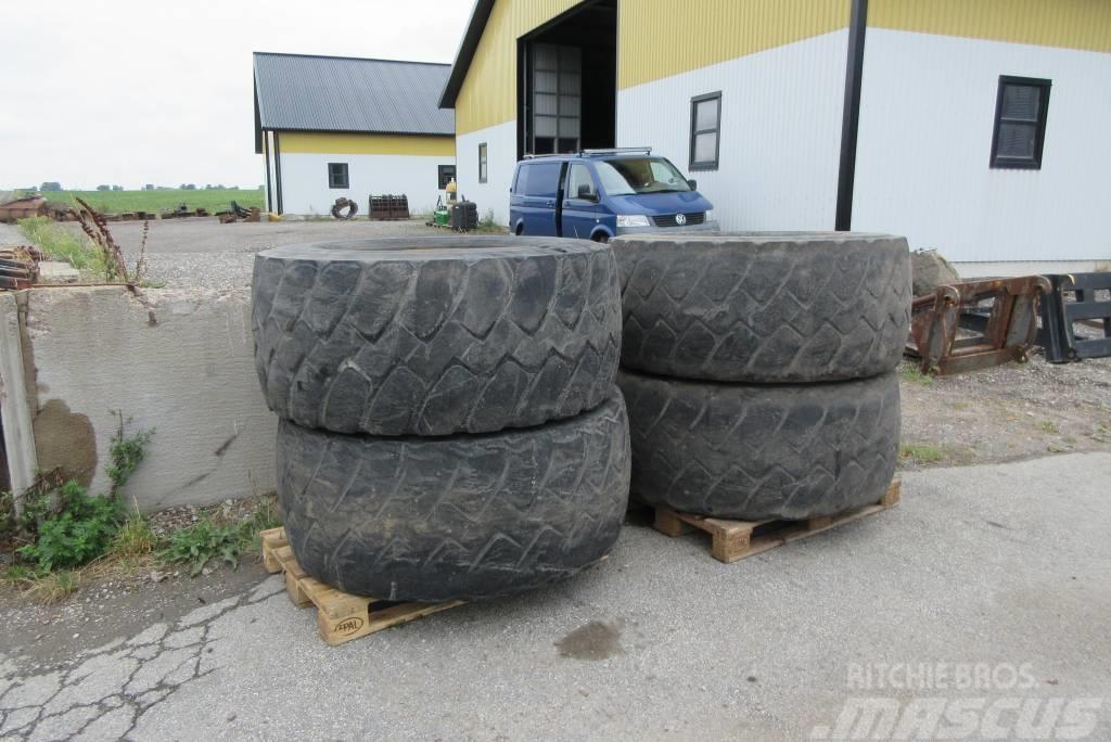  4 st beg däck m fälg till Volvo L70F Tyres, wheels and rims