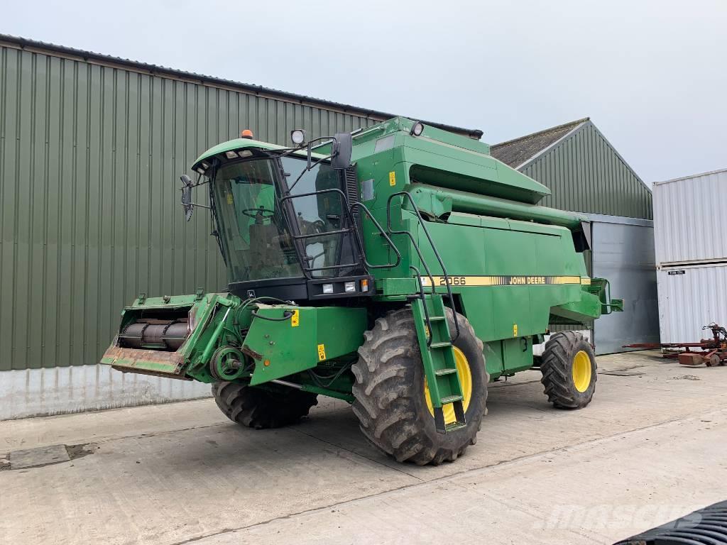 John Deere 2066 Combine harvesters