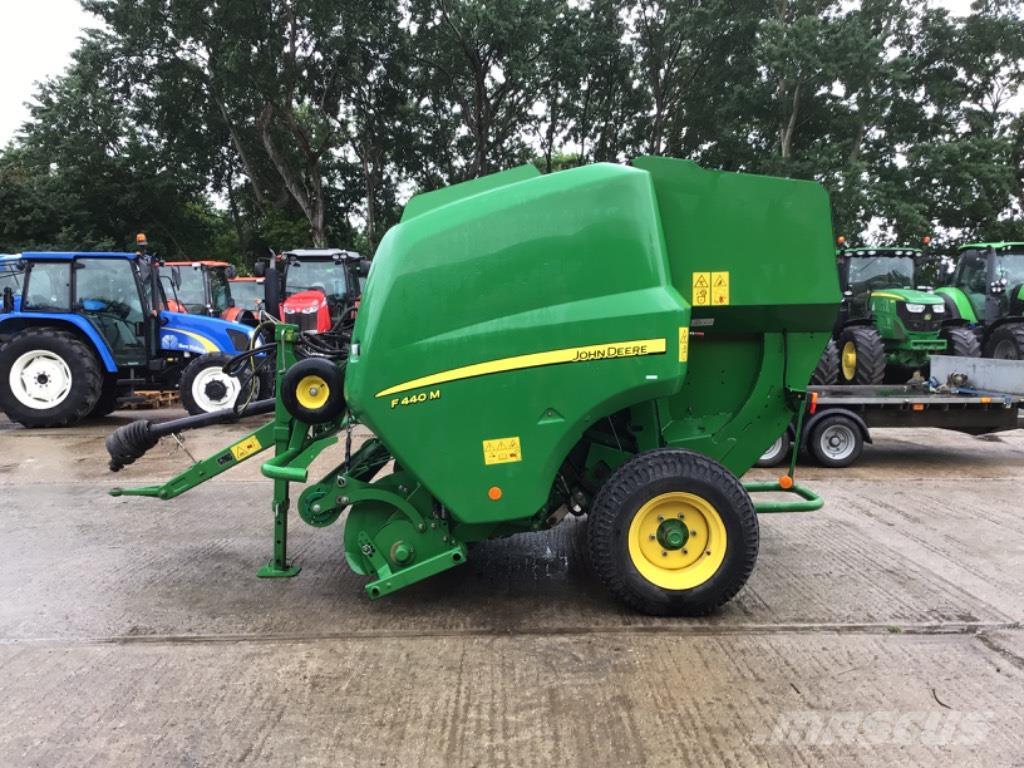 John Deere F 440 M Round balers