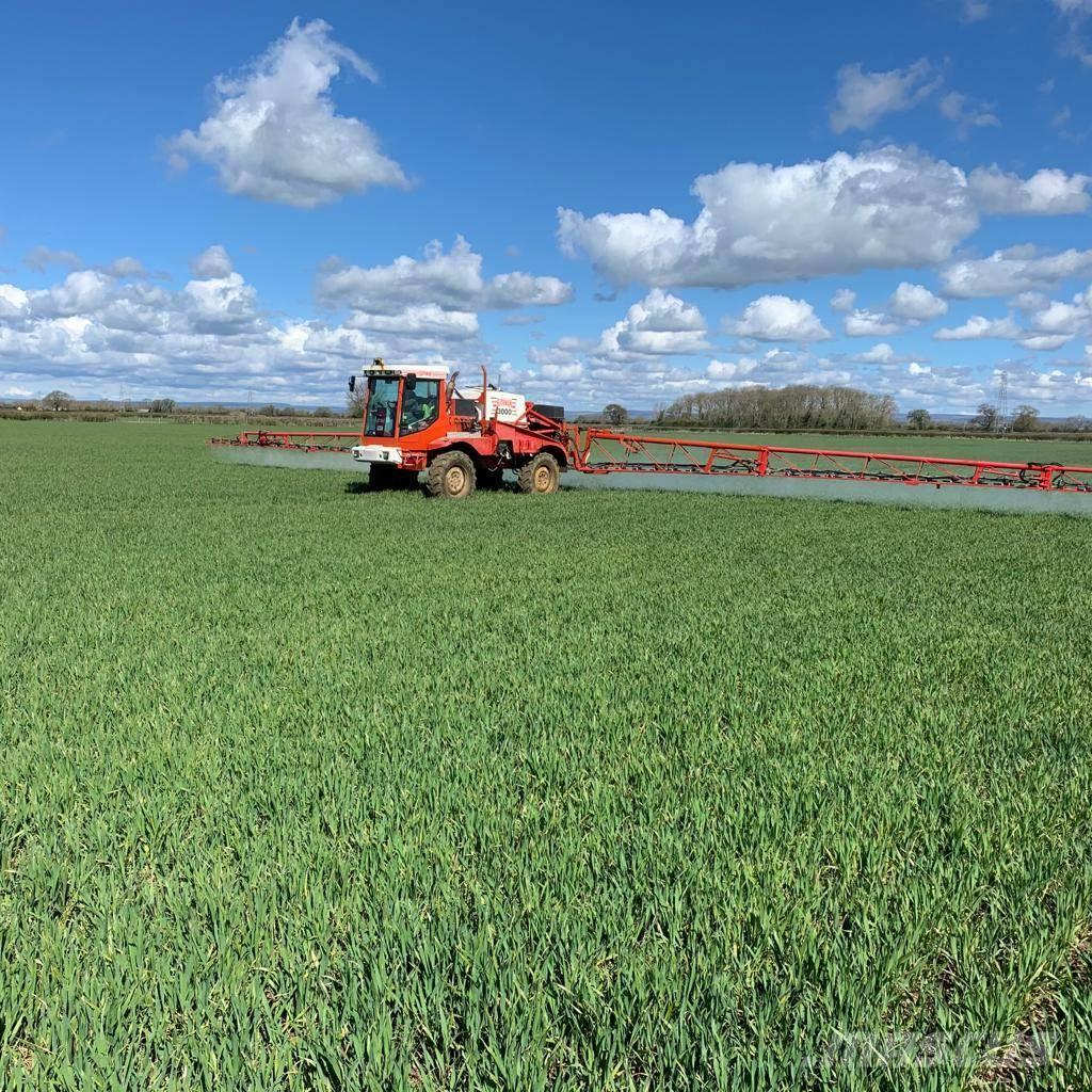 Bateman rb25 30 meter sprayer Self-propelled sprayers