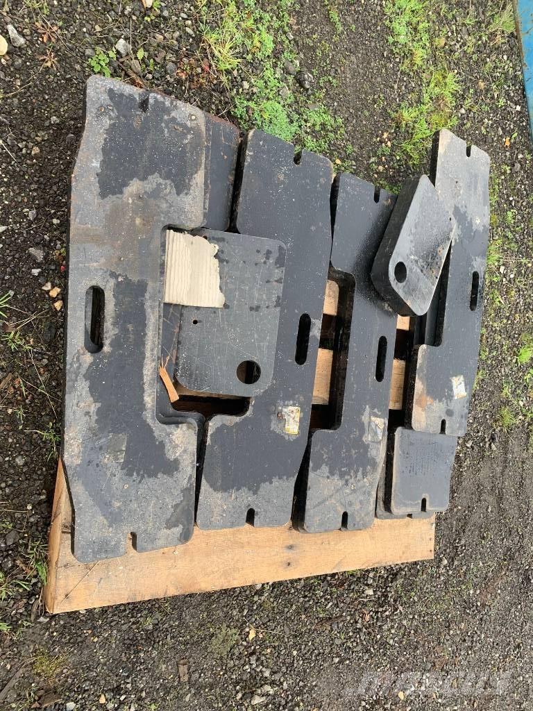 Caterpillar CLAAS CHALLENGER 85E 95E REAR TRACTOR WEIGHTS Other tractor accessories