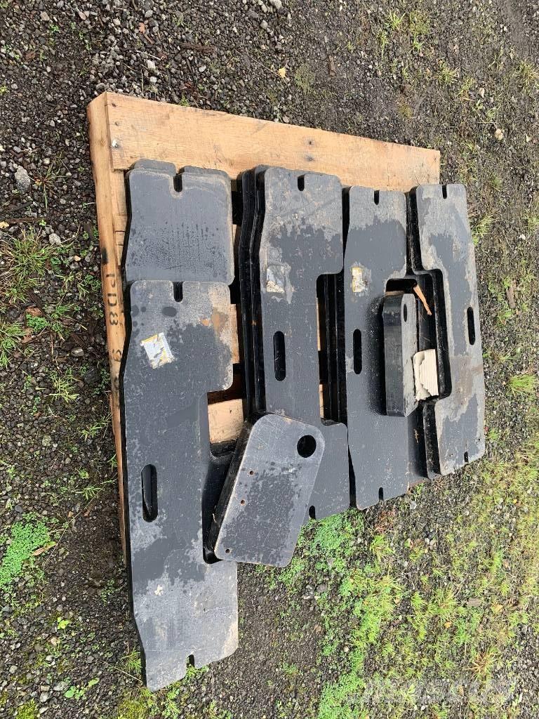 Caterpillar CLAAS CHALLENGER 85E 95E REAR TRACTOR WEIGHTS Other tractor accessories