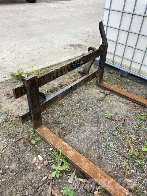 Fendt Pallet Tines and Carriage Front loader accessories