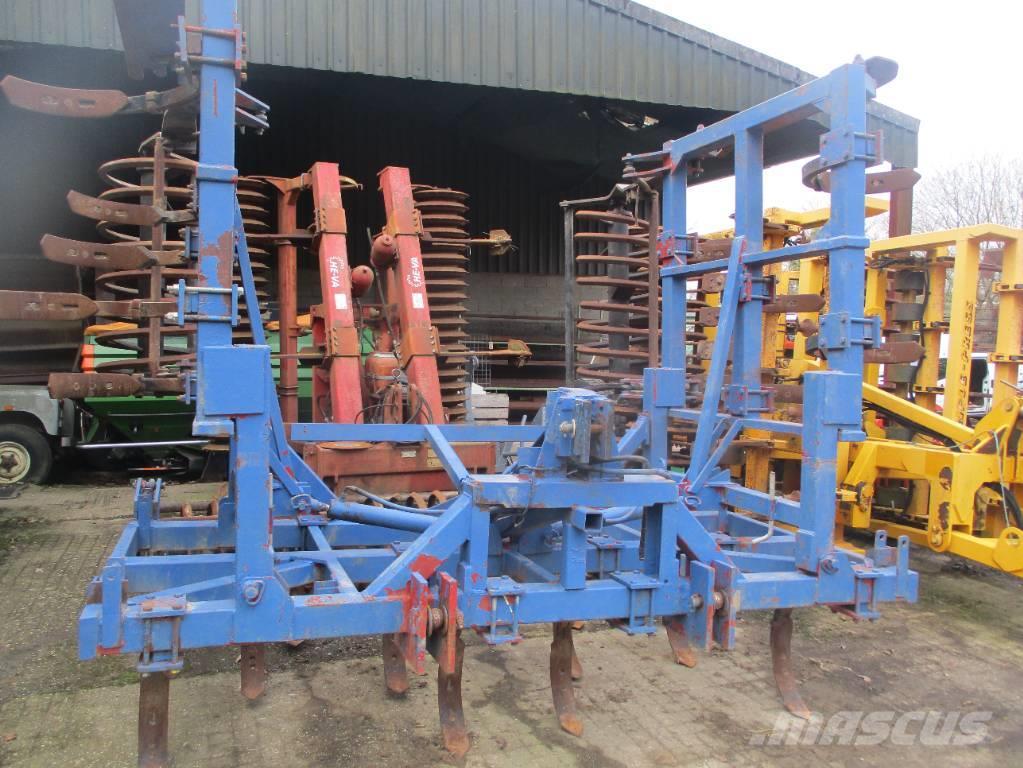 Browns 6 cult Cultivators