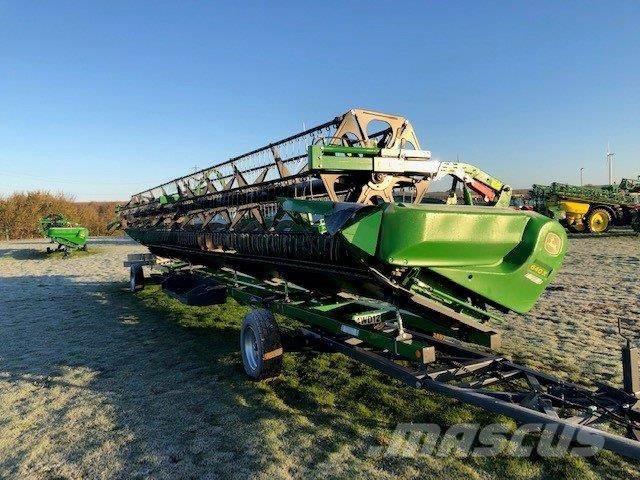 John Deere 640X Combine harvesters