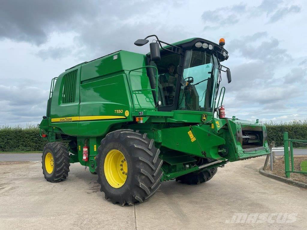 John Deere T550 Combine harvesters