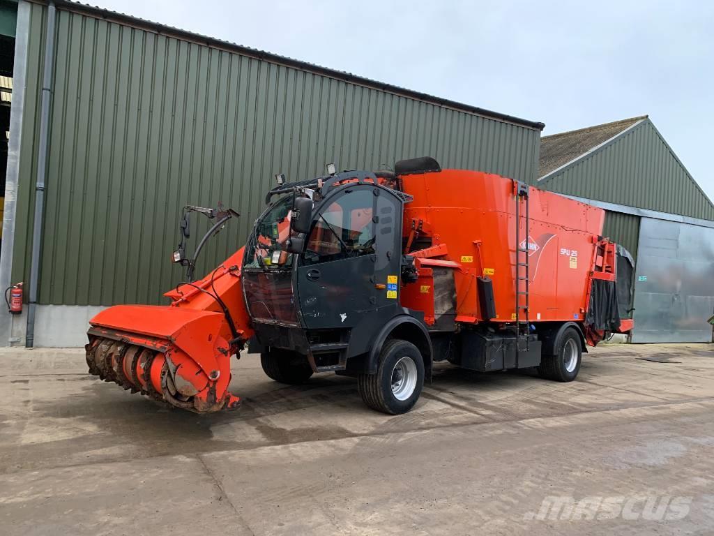 Kuhn SPW 25 Mixer feeders