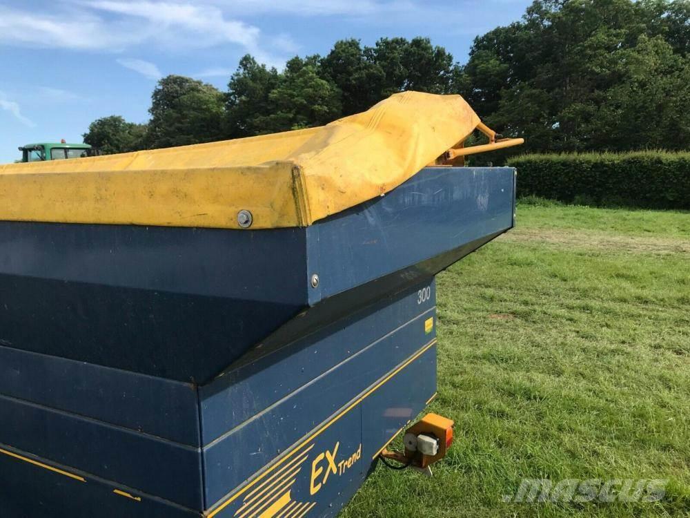 Sulky Fertiliser Spreader Manure spreaders