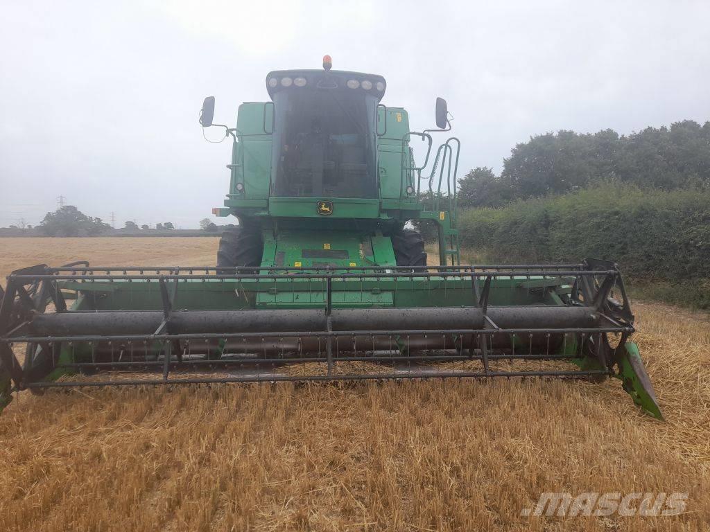 John Deere 9560 i WTS Combine harvesters