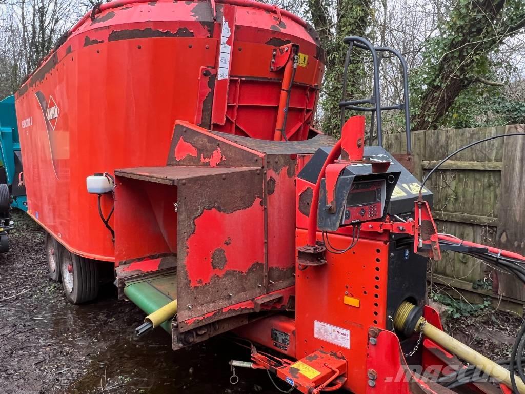Kuhn EuroMix Animal feeders