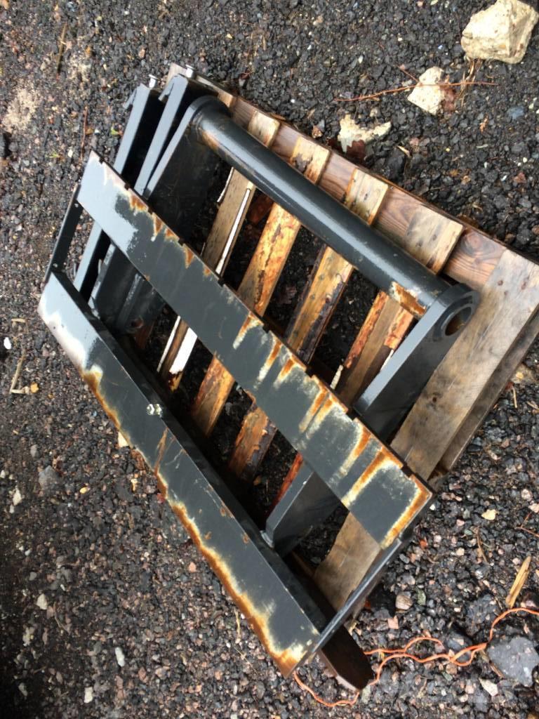 Massey Ferguson Pallet Fork & Frame Other loading and digging and accessories