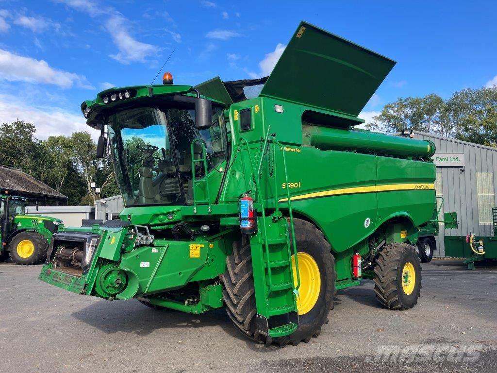 John Deere S690i HM Combine harvesters
