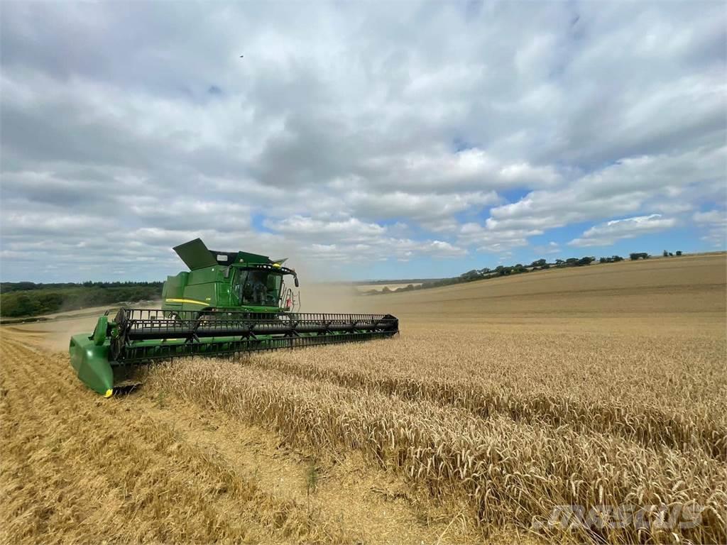 John Deere S790 Combine harvesters