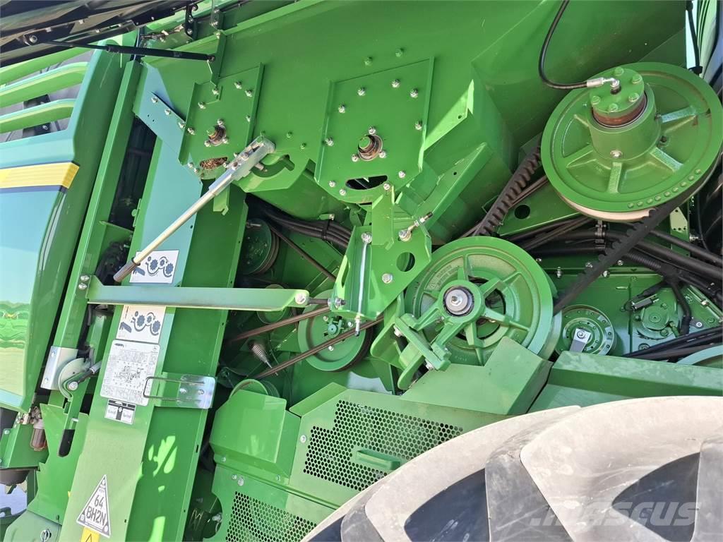 John Deere T670i Combine harvesters