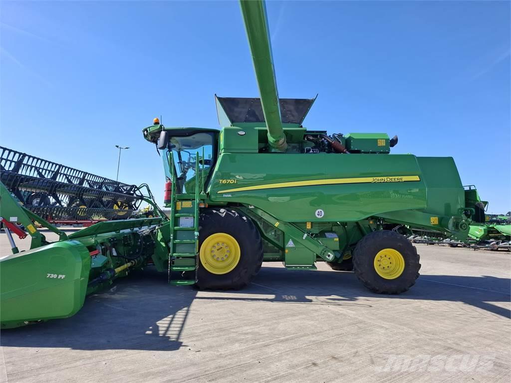 John Deere T670i Combine harvesters