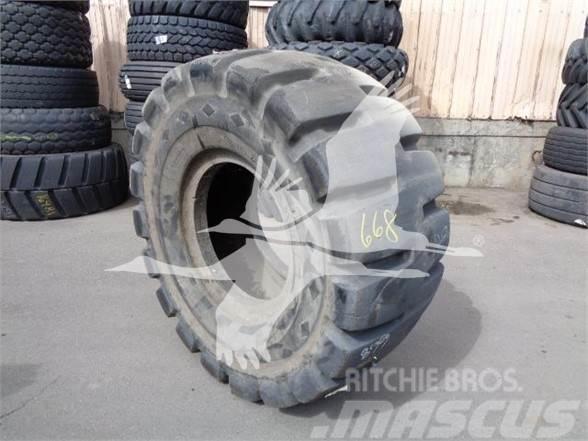 Goodyear 30/65X29 Tyres, wheels and rims