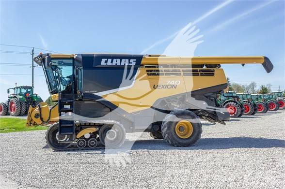 CLAAS LEXION 740TT Combine harvesters