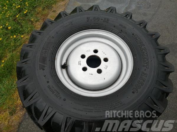  - - -  Brugte komplette BKT hjul 700x12 med 5-huls Tyres, wheels and rims