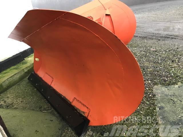  - - - 2.5 MTR Snow blades and plows