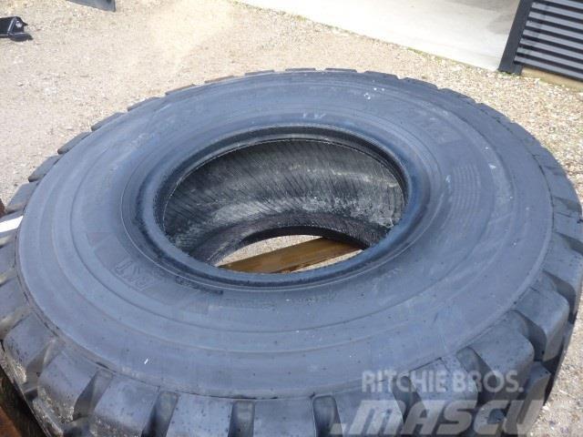  - - - 20.5XR25 BKT Tyres, wheels and rims