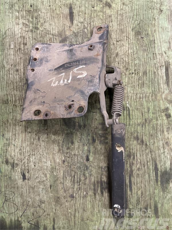 Scania  HINGE BRACKET 1742264 Chassis and suspension