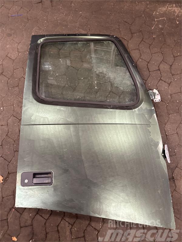 Volvo VOLVO RIGHT DOOR DH 20360543 Other components