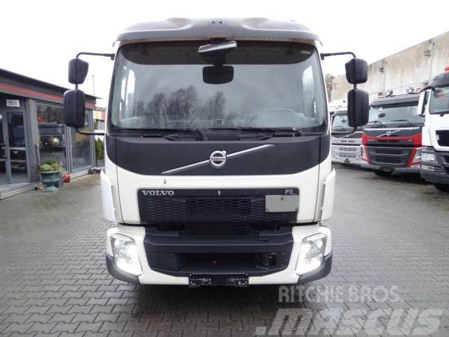Volvo FL210.12 mit Hiab 077 Kran Flatbed / Dropside trucks