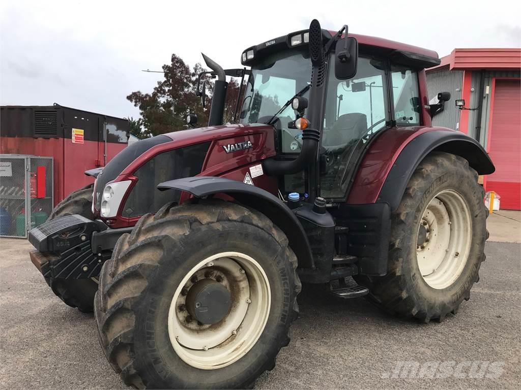 Valtra N163 Tractors