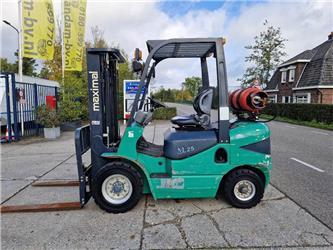 Nissan Zhejiang Maximal with 1290 hours! 2.5 ton LPG